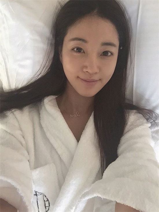 [포토] 김사랑, 남심 저격 '청초한 침대 셀카'