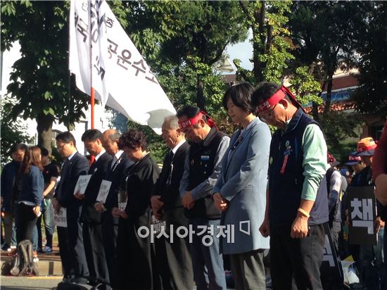 백남기 투쟁본부는 8일 오후 서울 대학로에서 집회를 열고 경찰의 부검 반대 및 특검 실시를 촉구했다. 