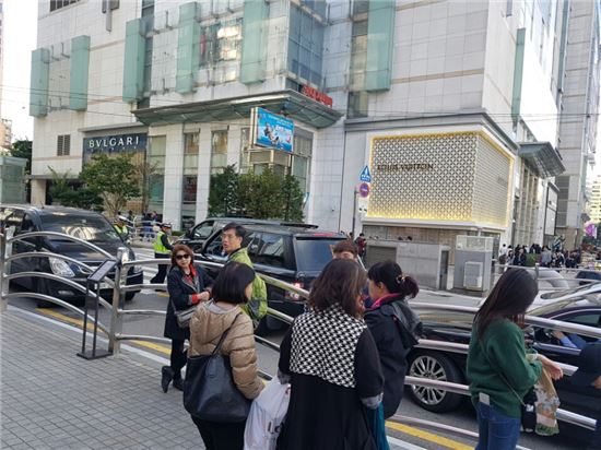 [요우커천하]중국인 관광버스 제멋대로 주차…교통난 피해 '내국인' 몫