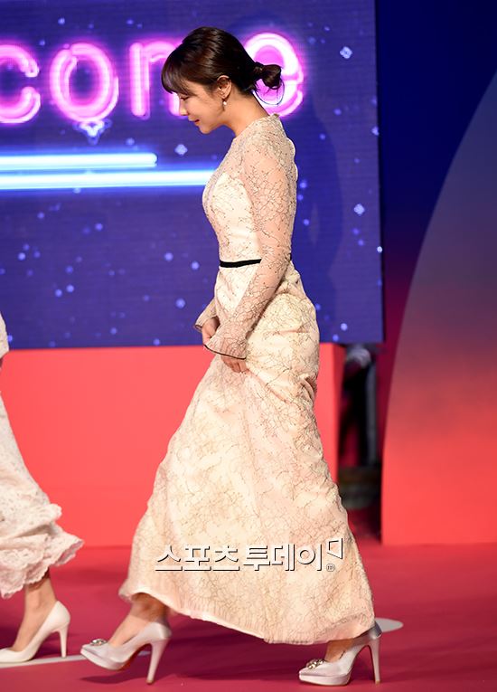 [포토] 'tvN 10어워즈' 신소율, 청순미 돋보이는 드레스