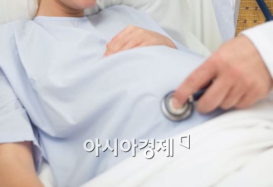 영국 20대 여성, 9세 때 냉동한 난소조직으로 첫 아이 낳았다