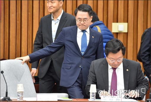 [포토]김재수·주형환 장관, 태풍피해대책 당정 참석