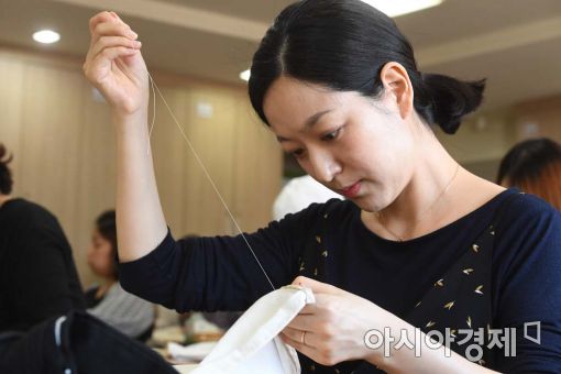 [포토]'정성스럽게'