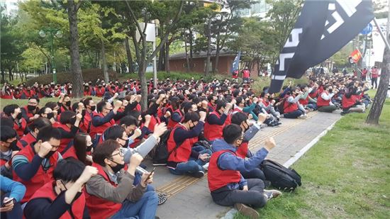 HP에 팔리는 삼성 프린팅솔루션 1000명 집회…"고용보장·위로금 협상하라"