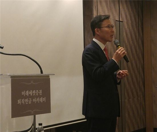 지난 12일 서울 종로구 새문안로 97에 위치한 포시즌스호텔서울 6층 누리볼룸에서 열린 ‘제2회 퇴직연금 아카데미’에 참석한 조웅기 미래에셋증권 사장이 인사말을 하고 있다.