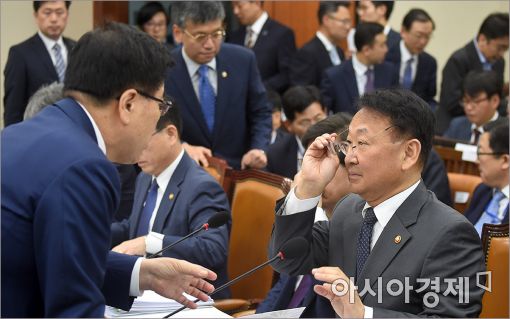 [포토]의견 나누는 유일호·김광림