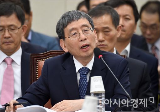 [포토]답변하는 박효종 방송통신심의위원회 위원장