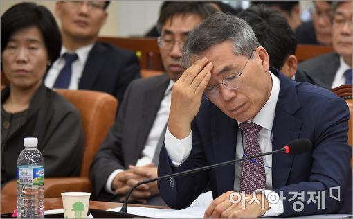 [포토]골치 아픈 박준성 최저임금위원장