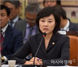 조윤선, 김종 '더블루K' 연루의혹에 "당사자 부인"