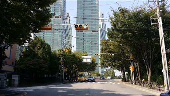 강남구, 서울지역 제1호 노란신호등 설치