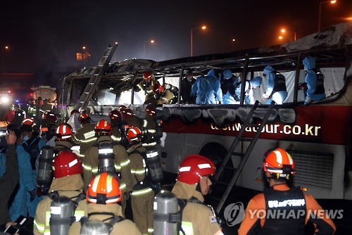 경부고속도로 관광버스 화재…10명 사망·7명 중경상