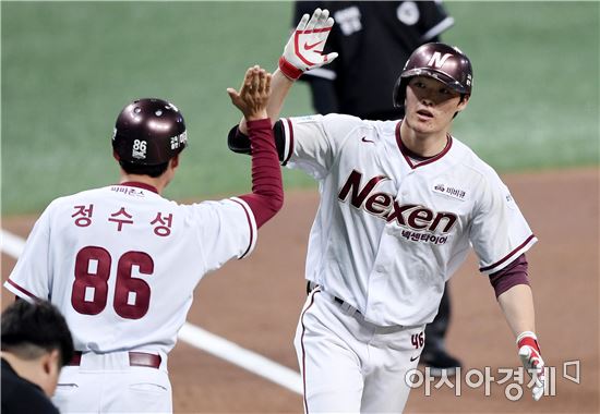 [포토]임병욱, '2016 포스트시즌 첫 홈런이에요!'