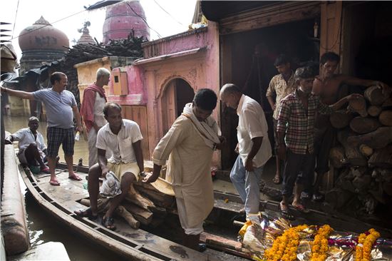 인도 종교행사서 압사사고로 24명 사망
