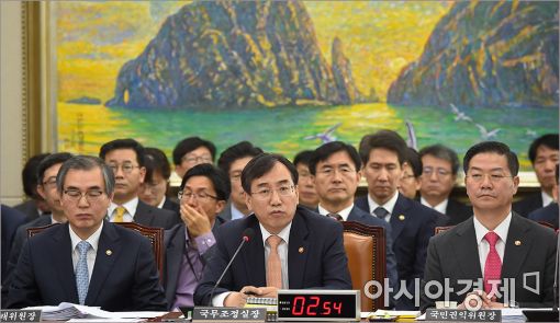 [포토]답변하는 이석준 국무조정실장