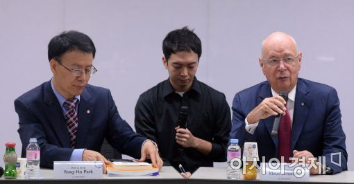 [포토]인사말하는 클라우스 슈밥 회장