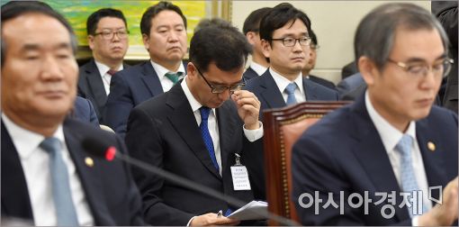 [포토]고개숙인 이정호 센터장