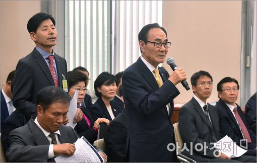 [포토]답변하는 김덕남 상이군경회회장
