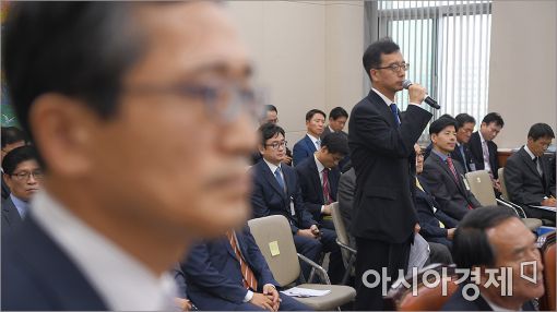 [포토]국감 출석한 '천황폐하 만세'논란의 이정호 센터장