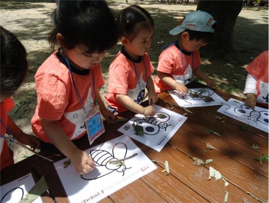 어린이집 아이들 가을 숲 태릉서 생태체험   