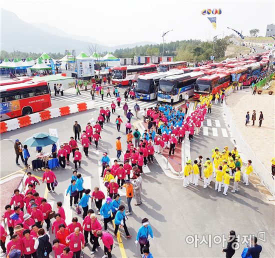 “사람이 몰려온다, 건강이 보인다”~장흥통합박람회 인파 북적