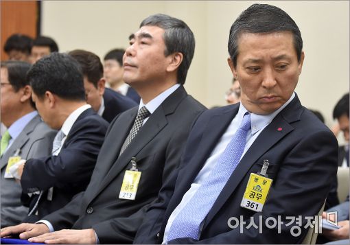 [포토]권영수 LG유플러스 부회장, 국정감사 증인신분 출석