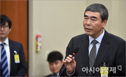 [포토]답변하는 이관순 한미약품 대표
