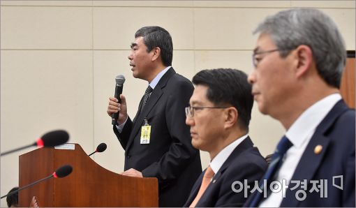 [포토]답변하는 이관순 한미약품 대표