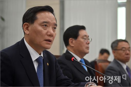 [포토]답변하는 김현웅 법무부 장관