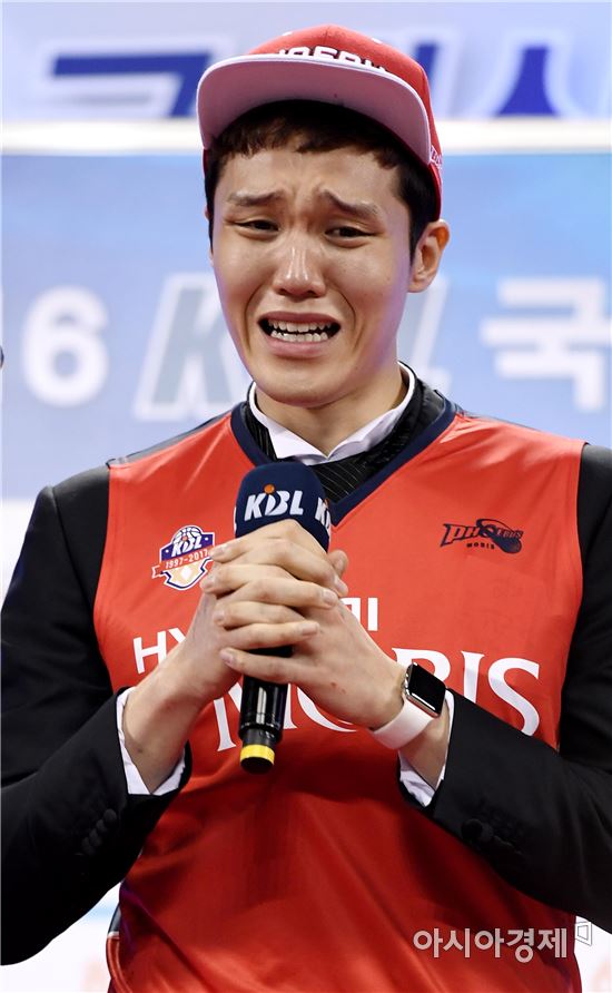 [포토]주긴완, '호명 순간부터 눈물 펑펑'