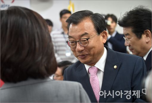 [포토]중진의원 만나는 이정현 대표