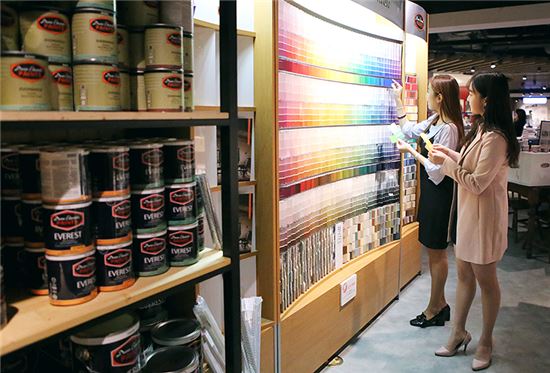 [포토]무독성 페인트로 가을맞이 셀프인테리어 