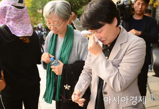 [포토]눈물 흘리는 이대 교수 