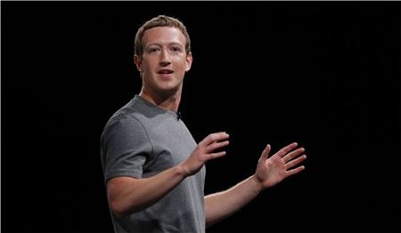 저커버그 페이스북 CEO, 피터 틸 '트럼프 기부' 옹호 나서