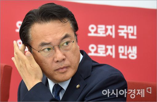 정진석 "최순실, 국내 송환해 검찰 포토라인에 세우겠다" 
