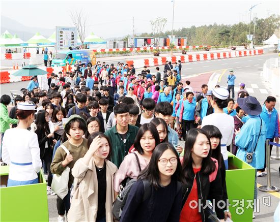 [포토]연일 관람객들로 붐비는 장흥국제통합의학박람회장