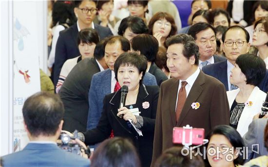 [포토]이낙연 전남지사,전남여성일자리박람회 참석