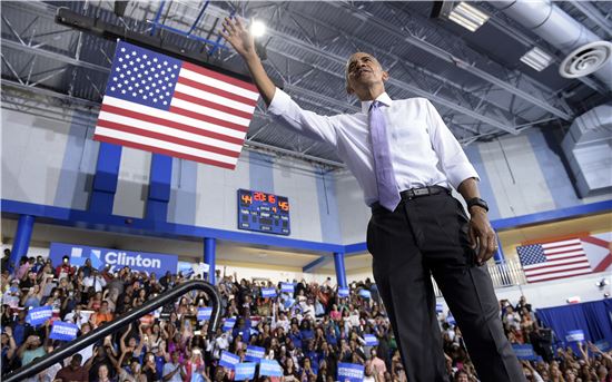 [포토]"힐러리에게 한 표를"…지원유세하는 오바마 대통령