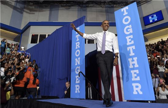 [포토]"힐러리에게 한 표를"…지원유세하는 오바마 대통령