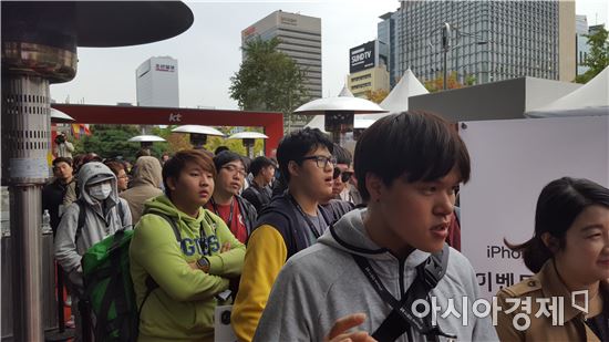 21일 서울 광화문 KT스퀘어에서 열린 '아이폰7' 개통행사. 