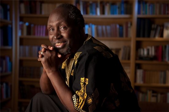 '아프리카 언어 지키는 문학戰士' 응구기 와 시옹오