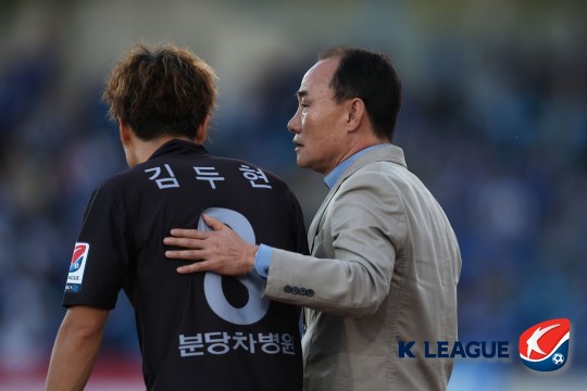 성남 캡틴 김두현의 축구는 아직 식지 않았다(인터뷰)