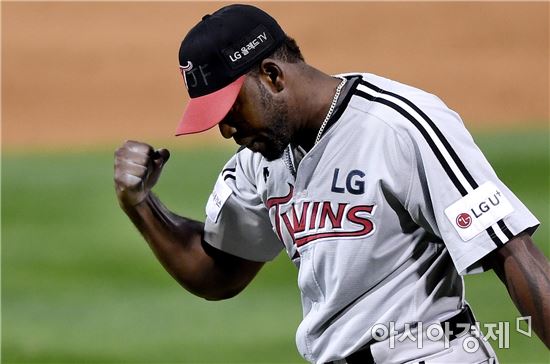 [포토]주먹 쥐며 기뻐하는 소사