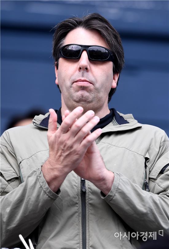 [포토]마산구장 찾은 마크 리퍼트 대사