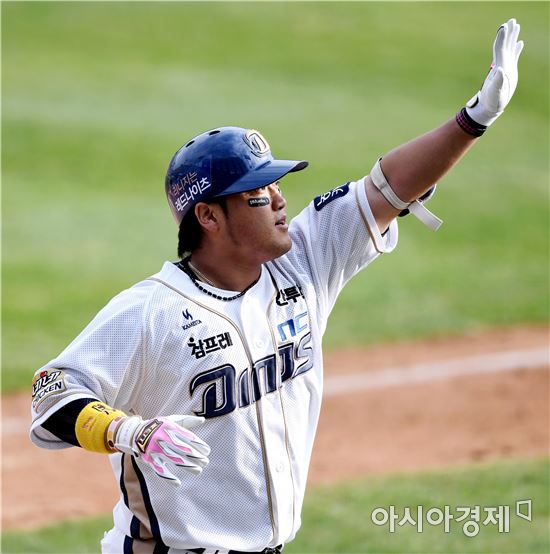 '박석민 2점 홈런' NC, LG에 2-0 리드