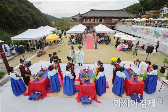 광주광역시 동구(청장 김성환)가 지난 22일 오후 1시 광주전통문화관 너덜마당에서 ‘제7회 다문화가족 합동결혼식’을 개최했다.