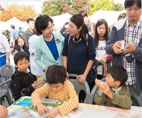 '양천구 교육축제 한마당'에 참석한 김수영 양천구청장