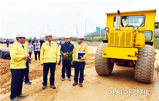 박우정 고창군수, 농기계 임대사업장 조성현장 방문