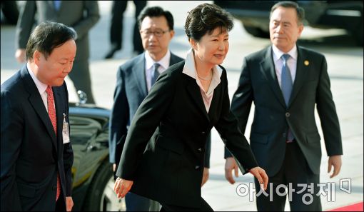 박근혜 대통령(가운데)