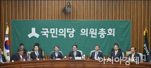 [포토]발언하는 박지원 비대위원장