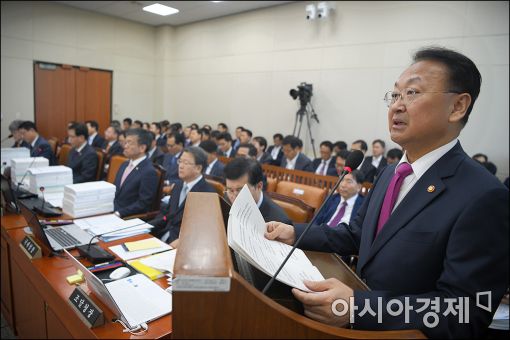 [포토]보고 하는 유일호 부총리